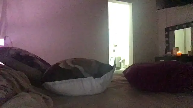 Snapshot of paula19800 chatting on December 14, 2025, 4:23 pm paula19800 online show from December 14, 2025, 4:23 pm