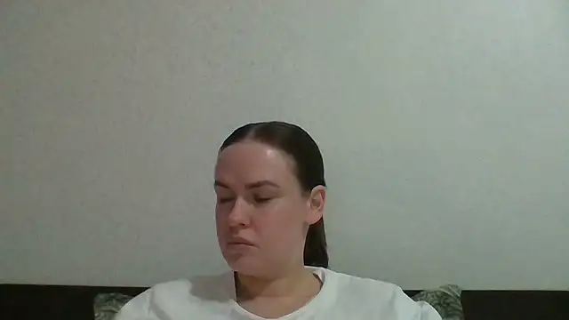 Snapshot of Veylonna chatting on November 7, 2025, 5:46 pm Veylonna online show from November 7, 2025, 5:46 pm