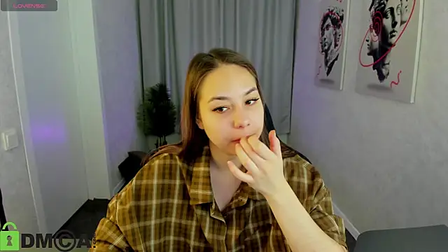 Al1ice Moures online show from November 3, 2025, 1:08 am