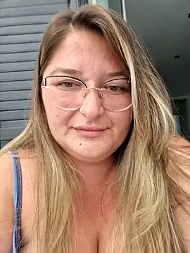 Snapshot of HornyBella88 chatting on September 26, 2025, 7:45 am HornyBella88 online show from September 26, 2025, 7:45 am