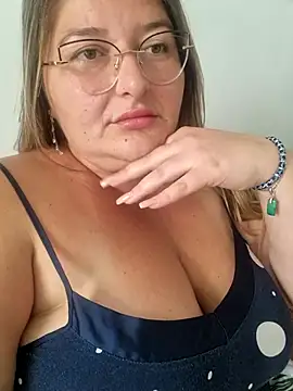 Snapshot of HornyBella88 chatting on September 29, 2025, 9:25 am HornyBella88 online show from September 29, 2025, 9:25 am