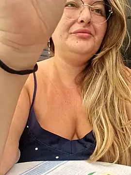 Snapshot of HornyBella88 chatting on September 30, 2025, 8:41 am HornyBella88 online show from September 30, 2025, 8:41 am