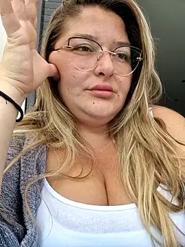 Snapshot of HornyBella88 chatting on October 3, 2025, 9:39 am HornyBella88 online show from October 3, 2025, 9:39 am