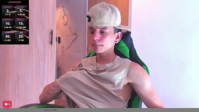 Snapshot of Skinny_batman chatting on October 26, 2025, 6:47 pm Skinny batman online show from October 26, 2025, 6:47 pm