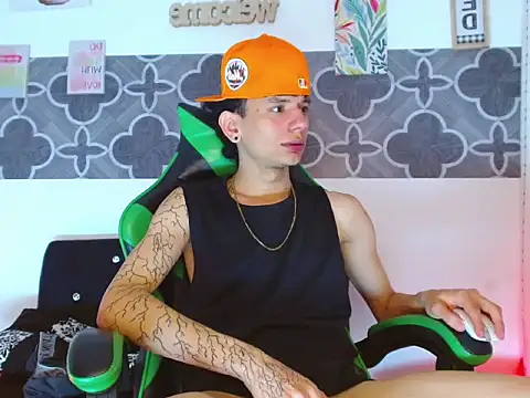 Snapshot of Skinny_batman chatting on December 1, 2025, 8:58 pm Skinny batman online show from December 1, 2025, 8:58 pm