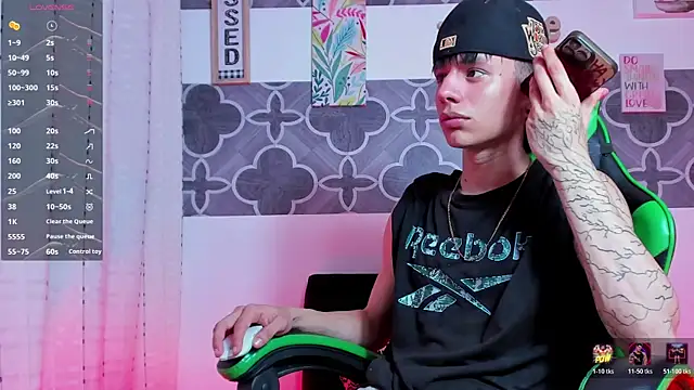 Snapshot of Skinny_batman chatting on December 20, 2025, 11:12 pm Skinny batman online show from December 20, 2025, 11:12 pm