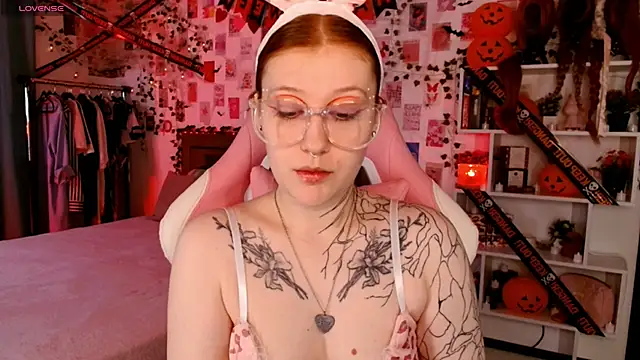 Ayla Hicks online show from November 2, 2025, 4:26 am