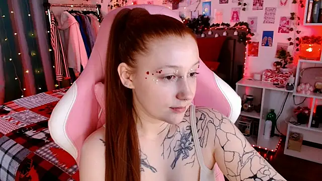 Ayla Hicks online show from November 30, 2025, 8:35 pm