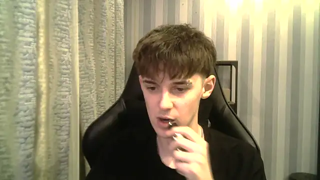 Hoot Dude  online show from December 16, 2025, 5:40 pm