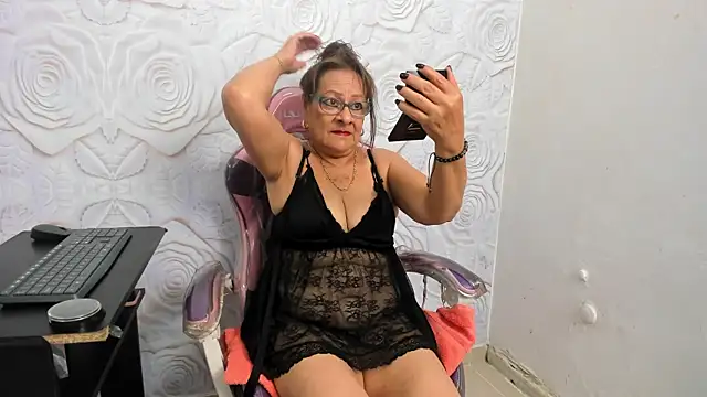 HotNana4U online show from September 30, 2025, 11:15 am