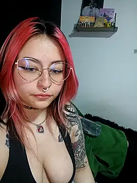 Snapshot of Iluromi chatting on October 25, 2025, 4:09 am Iluromi online show from October 25, 2025, 4:09 am