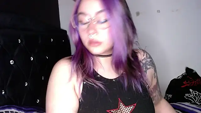 Snapshot of Iluromi chatting on November 17, 2025, 2:17 am Iluromi online show from November 17, 2025, 2:17 am