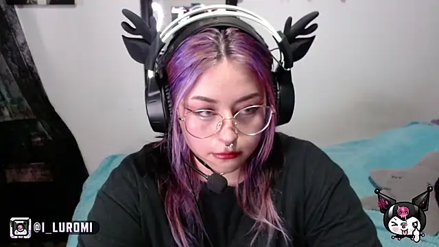 Snapshot of Iluromi chatting on November 25, 2025, 3:34 pm Iluromi online show from November 25, 2025, 3:34 pm