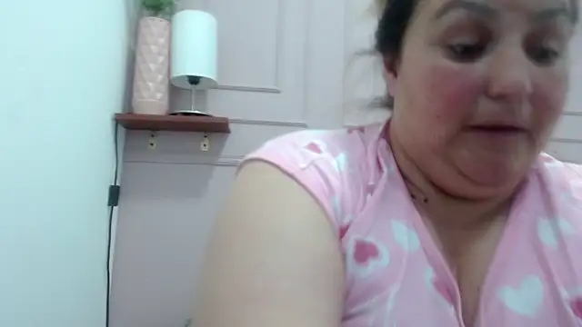 Snapshot of SweetRouse__ chatting on October 5, 2025, 3:43 pm SweetRouse online show from October 5, 2025, 3:43 pm