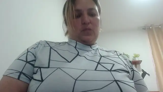 Snapshot of SweetRouse__ chatting on November 20, 2025, 2:06 pm SweetRouse online show from November 20, 2025, 2:06 pm