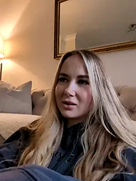 Snapshot of BarbieDolly_x chatting on October 15, 2025, 3:56 pm BarbieDolly x online show from October 15, 2025, 3:56 pm