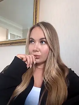 Snapshot of BarbieDolly_x chatting on October 24, 2025, 2:13 pm BarbieDolly x online show from October 24, 2025, 2:13 pm