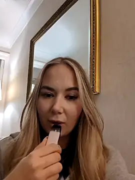 Snapshot of BarbieDolly_x chatting on November 6, 2025, 5:03 pm BarbieDolly x online show from November 6, 2025, 5:03 pm