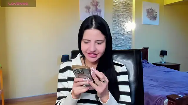 Malibu J online show from November 19, 2025, 9:42 am