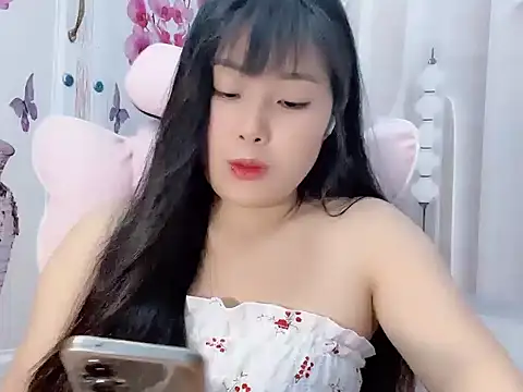 Snapshot of Lie_liee chatting on July 17, 2026, 1:40 pm Lie liee online show from July 17, 2026, 1:40 pm