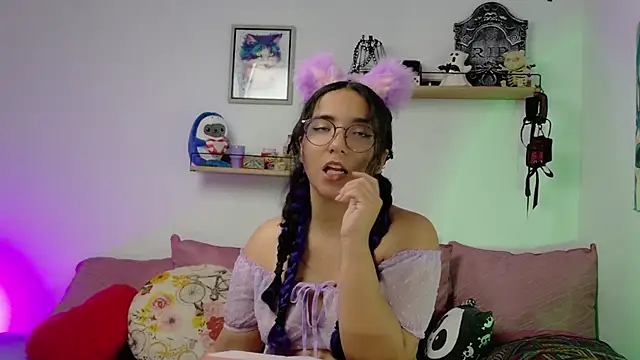 LucyDerby online show from December 2, 2025, 2:06 am