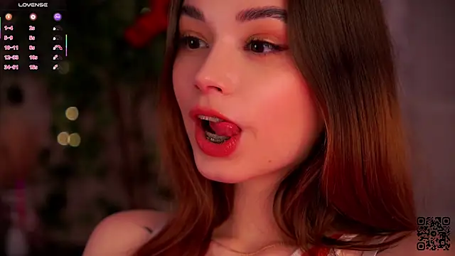 LunaraRada online show from May 11, 2026, 4:48 pm