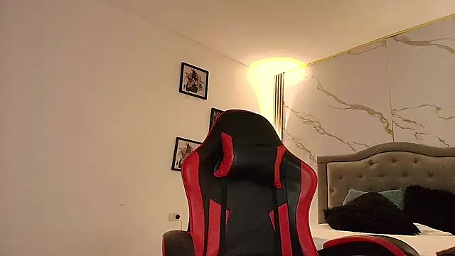 Nina Rouge7 online show from November 30, 2025, 2:43 pm