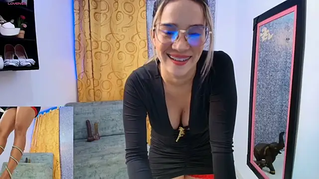 Snapshot of Sally_Ricci chatting on May 1, 2026, 4:11 pm Sally Ricci online show from May 1, 2026, 4:11 pm