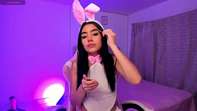 ISABELFORYOU1 online show from October 14, 2025, 11:49 pm