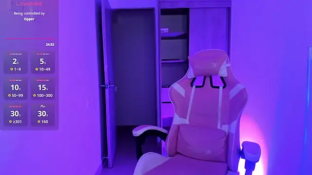 ISABELFORYOU1 online show from November 28, 2025, 10:12 pm