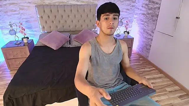 Snapshot of Axel_Draven chatting on April 15, 2026, 12:12 pm Axel Draven online show from April 15, 2026, 12:12 pm