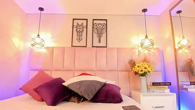 Snapshot of Charlotte_hall_ chatting on November 15, 2025, 4:43 am Charlotte hall online show from November 15, 2025, 4:43 am