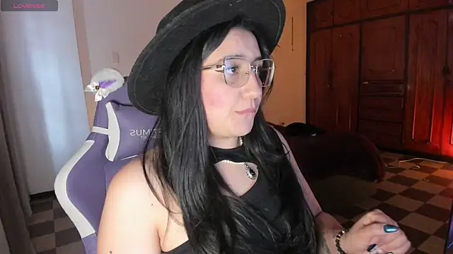 Snapshot of tellmemaddie chatting on July 4, 2026, 9:21 pm tellmemaddie online show from July 4, 2026, 9:21 pm