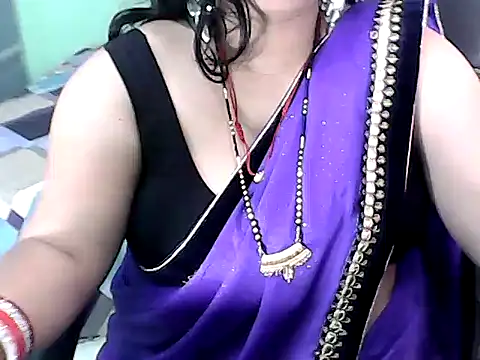 BABITA KUMARII online show from February 17, 2026, 5:08 pm
