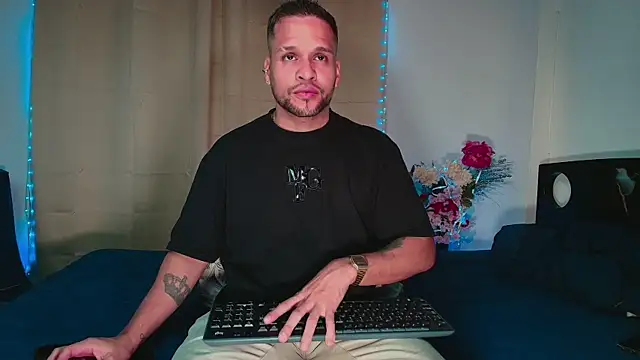 LucasGaeel online show from January 16, 2026, 4:49 am