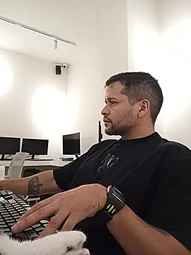 LucasGaeel online show from July 3, 2026, 9:59 am