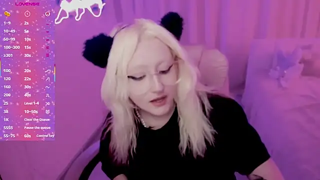 JuliaSharkk online show from November 22, 2025, 10:09 pm