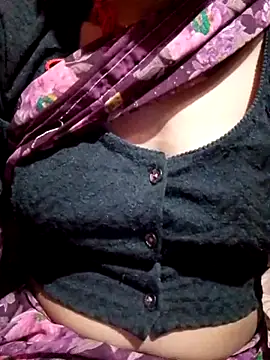 Snapshot of Hot_rieal6 chatting on April 10, 2026, 4:23 pm Hot rieal6 online show from April 10, 2026, 4:23 pm