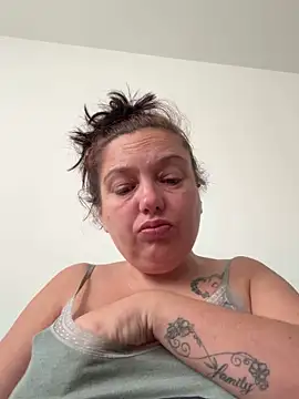 Snapshot of Eleanorxx chatting on October 2, 2025, 8:10 am Eleanorxx online show from October 2, 2025, 8:10 am