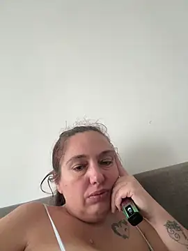 Snapshot of Eleanorxx chatting on October 16, 2025, 9:10 am Eleanorxx online show from October 16, 2025, 9:10 am