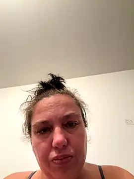 Snapshot of Eleanorxx chatting on October 28, 2025, 8:55 pm Eleanorxx online show from October 28, 2025, 8:55 pm