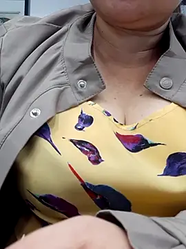 Snapshot of Kimkhaepretty chatting on November 17, 2025, 5:35 am Kimkhaepretty online show from November 17, 2025, 5:35 am