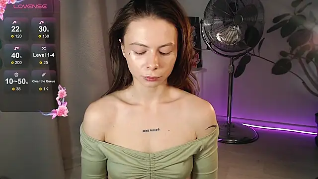 Snapshot of BellaAbey chatting on December 13, 2025, 7:53 pm BellaAbey online show from December 13, 2025, 7:53 pm