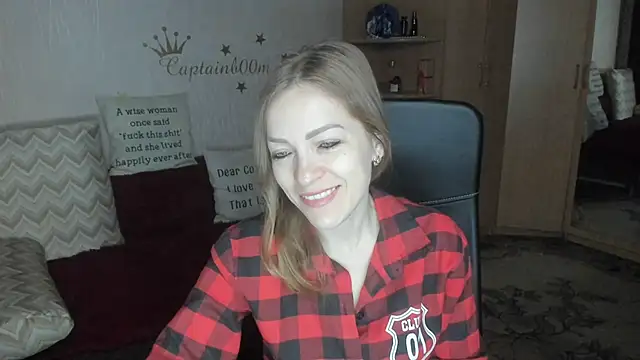 Tiffany Bates online show from November 5, 2025, 3:39 am