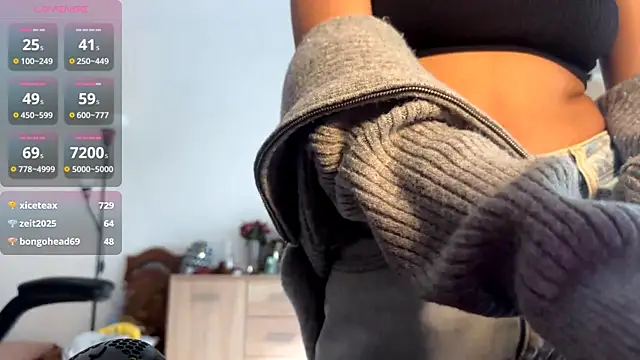 EvaJetty online show from September 28, 2025, 1:49 pm