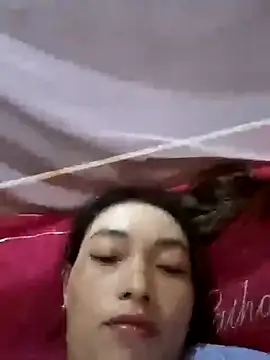 Snapshot of Phiny_xx chatting on October 4, 2025, 6:11 am Phiny xx online show from October 4, 2025, 6:11 am