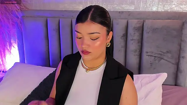 EmmaBlossom online show from October 19, 2025, 3:12 pm