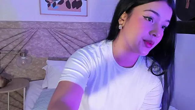 EmmaBlossom online show from March 19, 2026, 12:42 pm