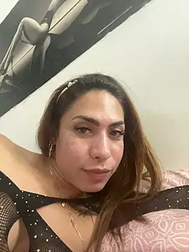 Snapshot of Naomi24herr chatting on May 25, 2026, 3:23 am Naomi24herr online show from May 25, 2026, 3:23 am