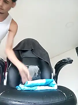 Snapshot of Pingasaboy20 chatting on November 30, 2025, 12:53 pm Pingasaboy20 online show from November 30, 2025, 12:53 pm